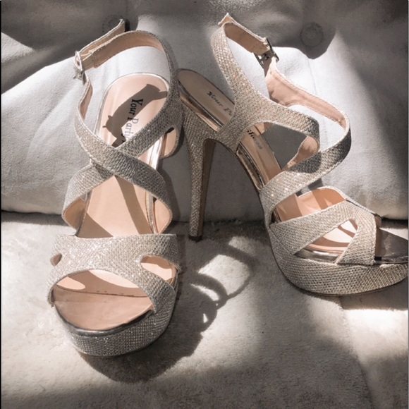 gold shimmering prom/homecoming heels - Picture 1 of 8